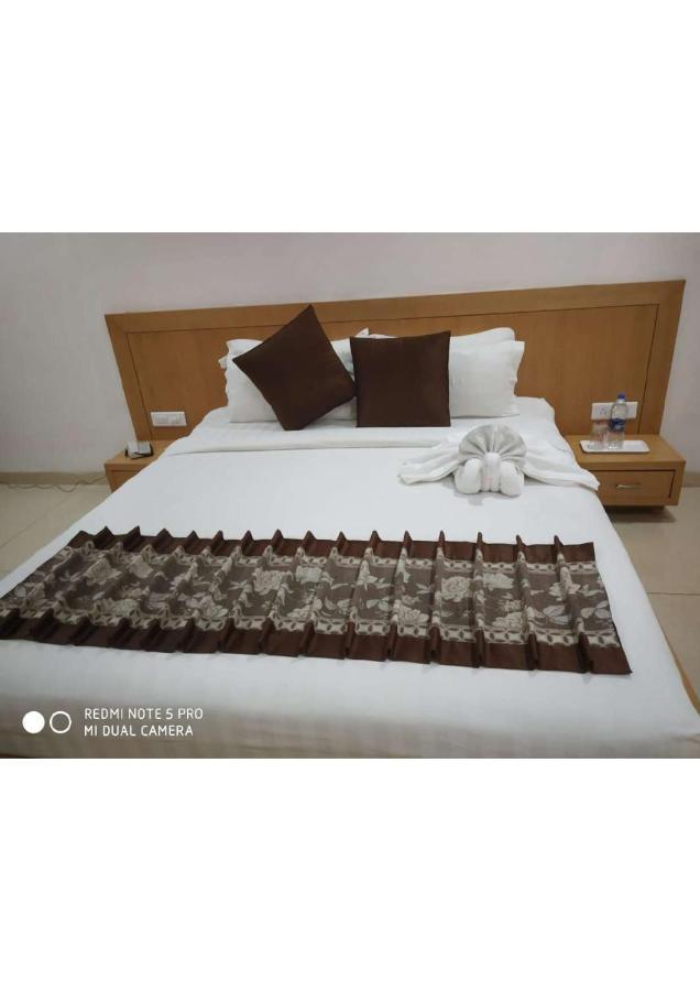 Hotel The Celestial Park, Bhopal Zewnętrze zdjęcie